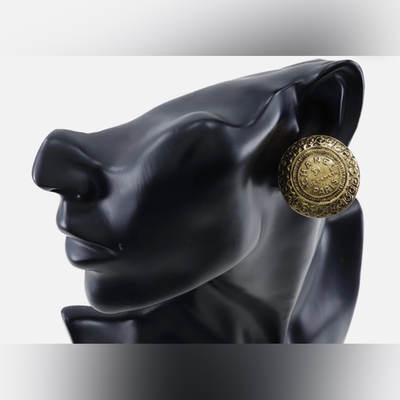 CHANEL Gold Vintage Earrings - Picture 5 of 10